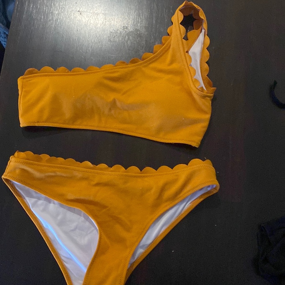 Cupshe one shoulder scalloped bikini
